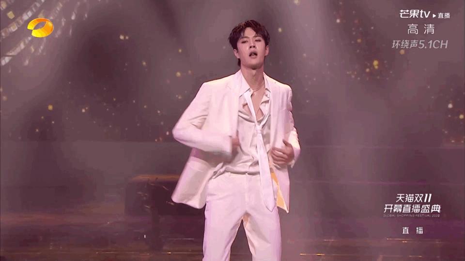 王一博回眸杀蓝湛,王一博跳舞杀马特