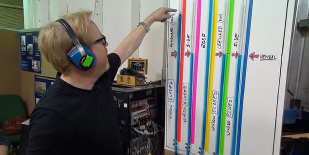 据说台风的时候，要把家里的窗户都打开，这样可以减小风的阻力