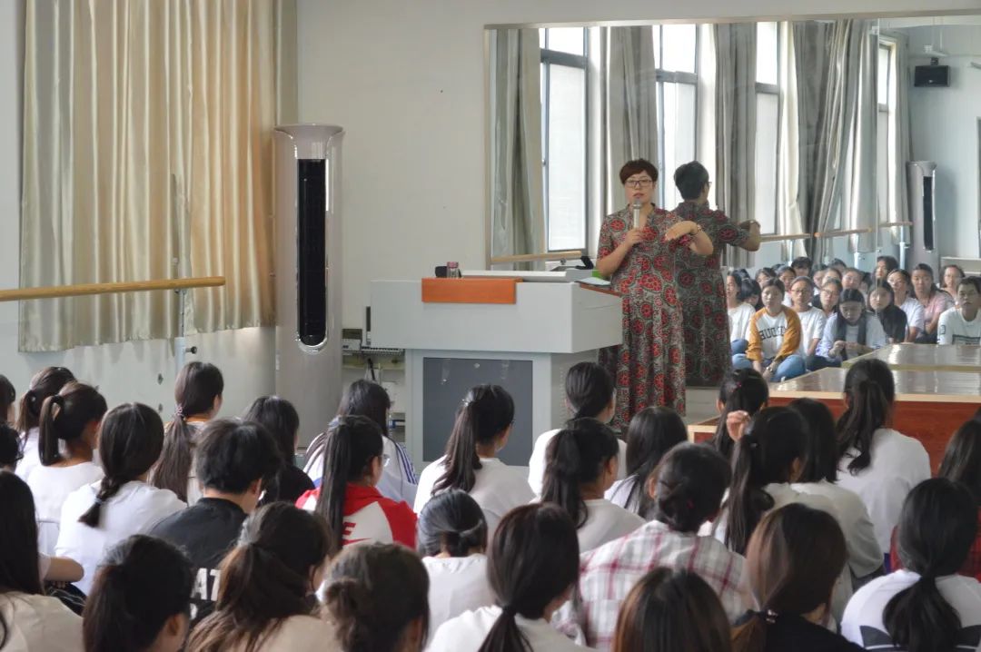学幼师有什么好前途,男幼师就业前景
