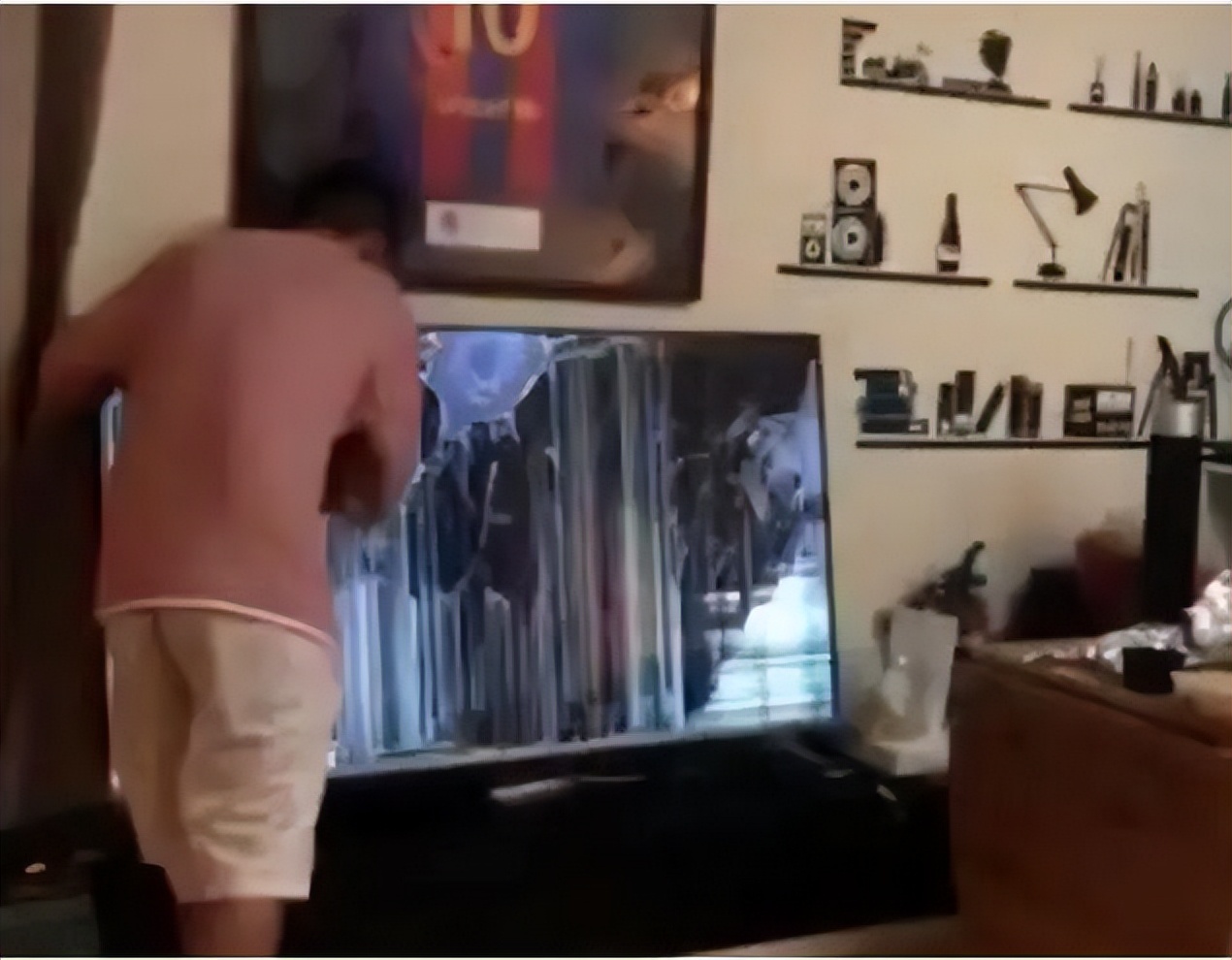 苏醒与球迷,球迷冲入球场与梅西拥抱现场