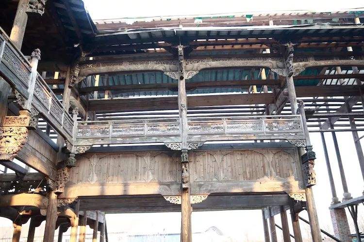 秦汉时期建筑的特点硬朗,先秦时期建筑特征及代表分析