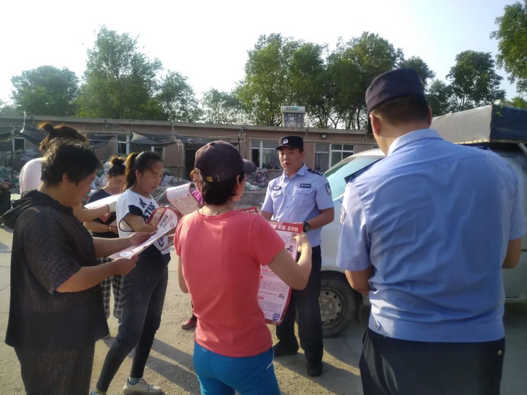 高温下他们仍在坚守训练,高温炙烤他们全副武装轮班坚守