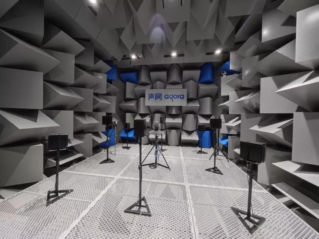 当实时互动爆发后，谁会成为领跑者？