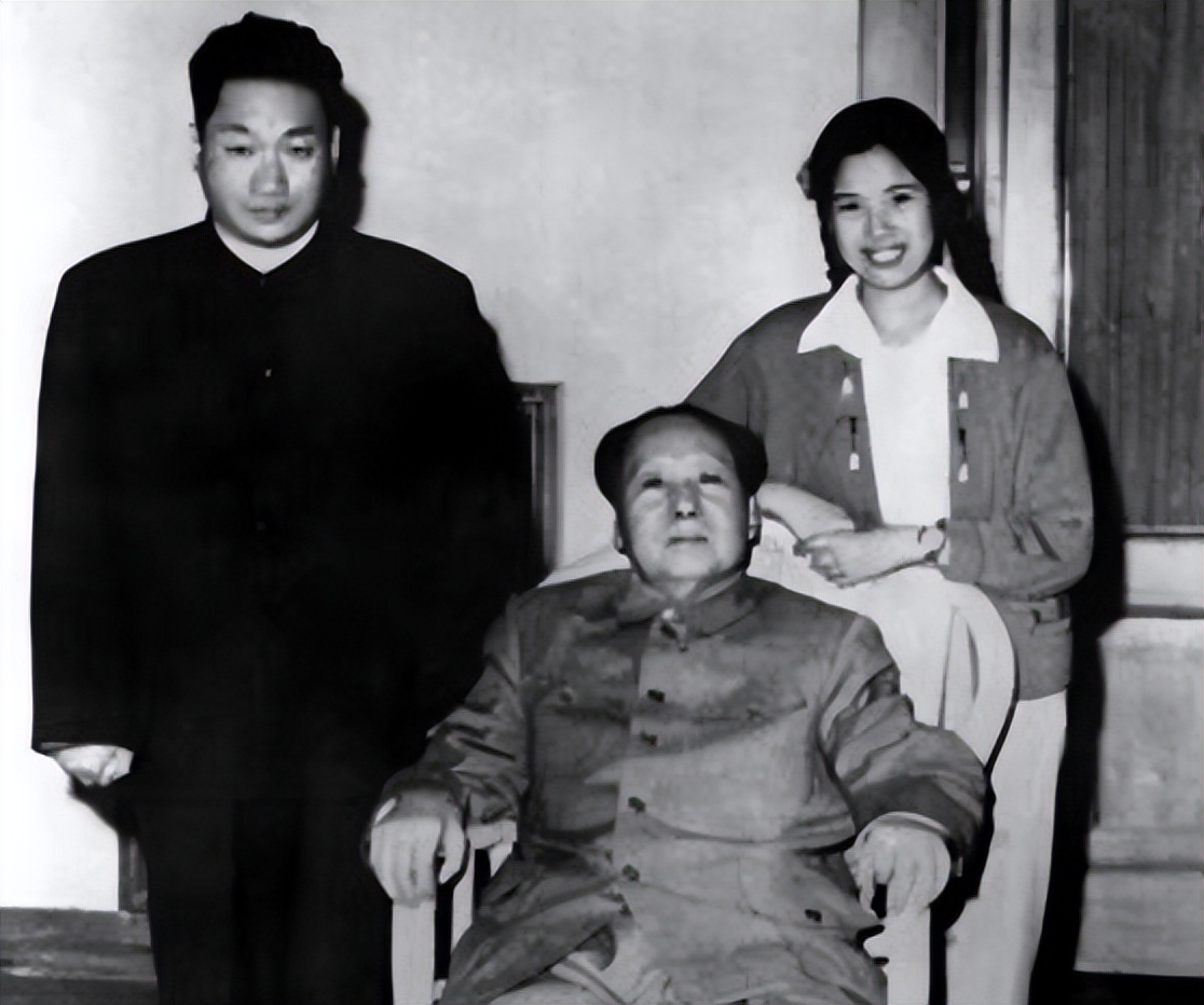 09年毛主席嫡孙替爷爷回浙江寻根，谁料看到族谱时，发现名人众多