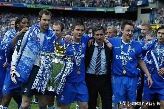 穆里尼奥与纽卡斯尔联签约,穆里尼奥接手蓝军第一战