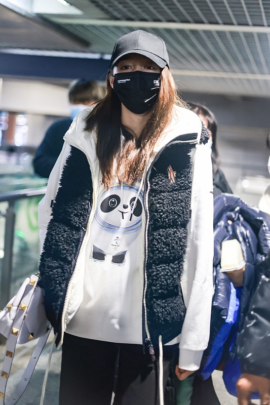 关晓彤红色卫衣是什么牌子,关晓彤蓝色卫衣照片