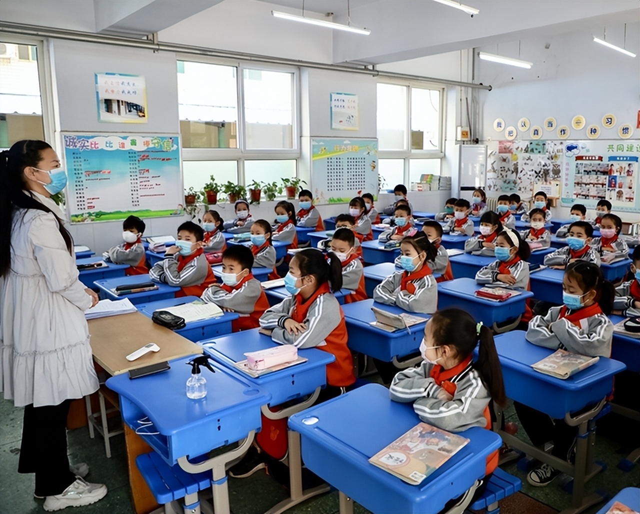 小学生名字连名带姓共两笔,小学生名字笔画太多难哭了