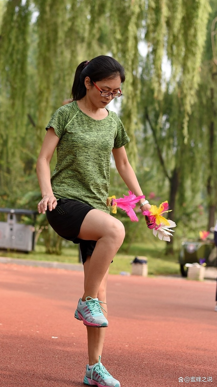 踢毽子使我快乐,踢毽子给人们带来的乐趣