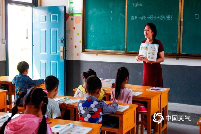 2024年教师教龄津贴最新消息,2023年能实现教师教龄津贴改革吗