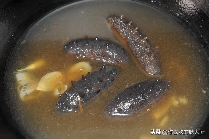 鲁菜正宗京葱爆海参做法,鲁菜大师高炳义制作葱烧海参视频