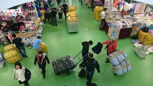 2009年关闭莫斯科中国城后，在俄华商去了哪里？