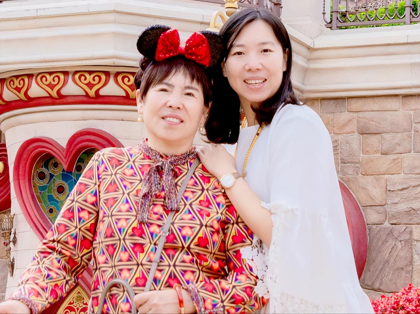 李晓霞晒二胎照片,李晓霞一家近照