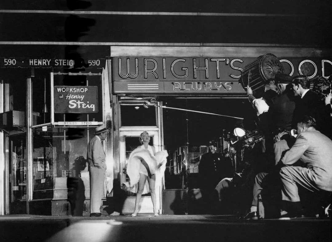 玛丽莲梦露热情似火,百科全书玛丽莲梦露