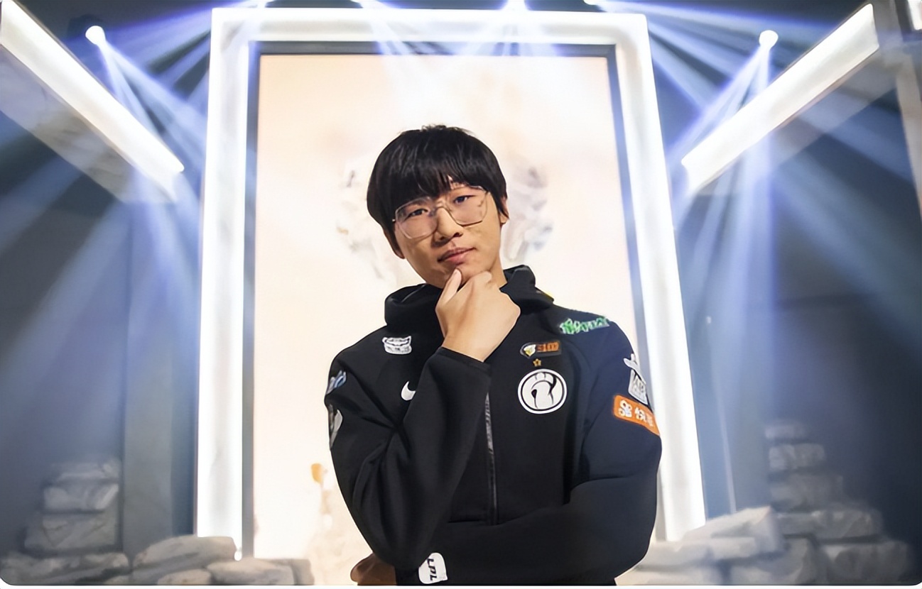 ning评价lpl选手上单theshy,theshy和ning最佳上单颁奖台图片