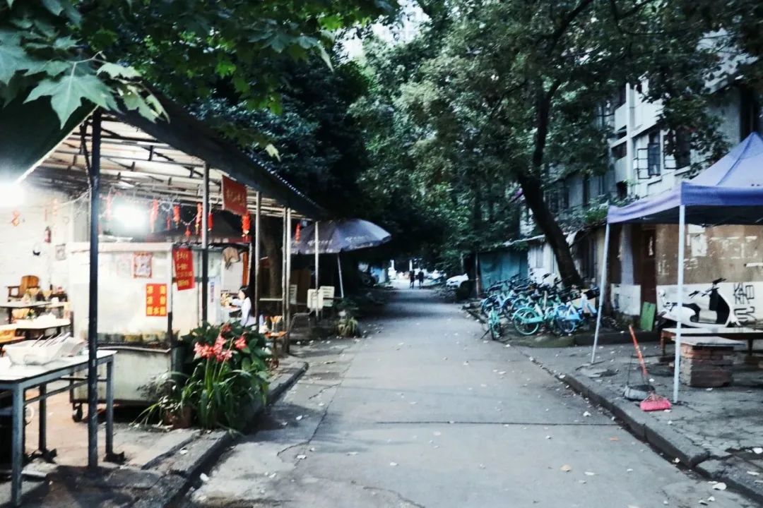 去成都必打卡的8家地道馆子,成都本地人必吃十大馆子排名