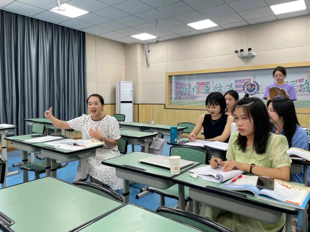 成都实验外国语学校教师上课视频,成都市实验外国语小学面试