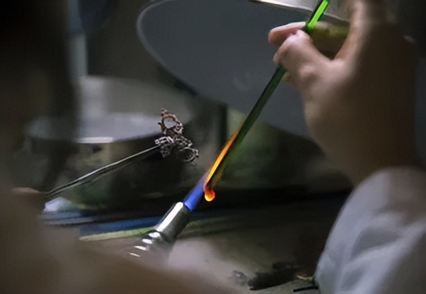 香奈儿服饰的八大经典元素,香奈儿的服饰经典款