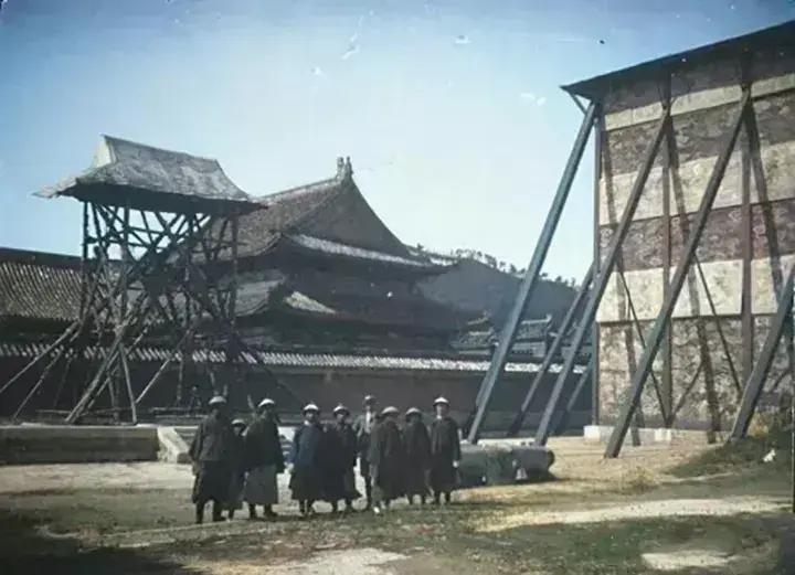 变态的纳粹德国,*光脱**犹太人女人衣服,集体*杀屠**!2