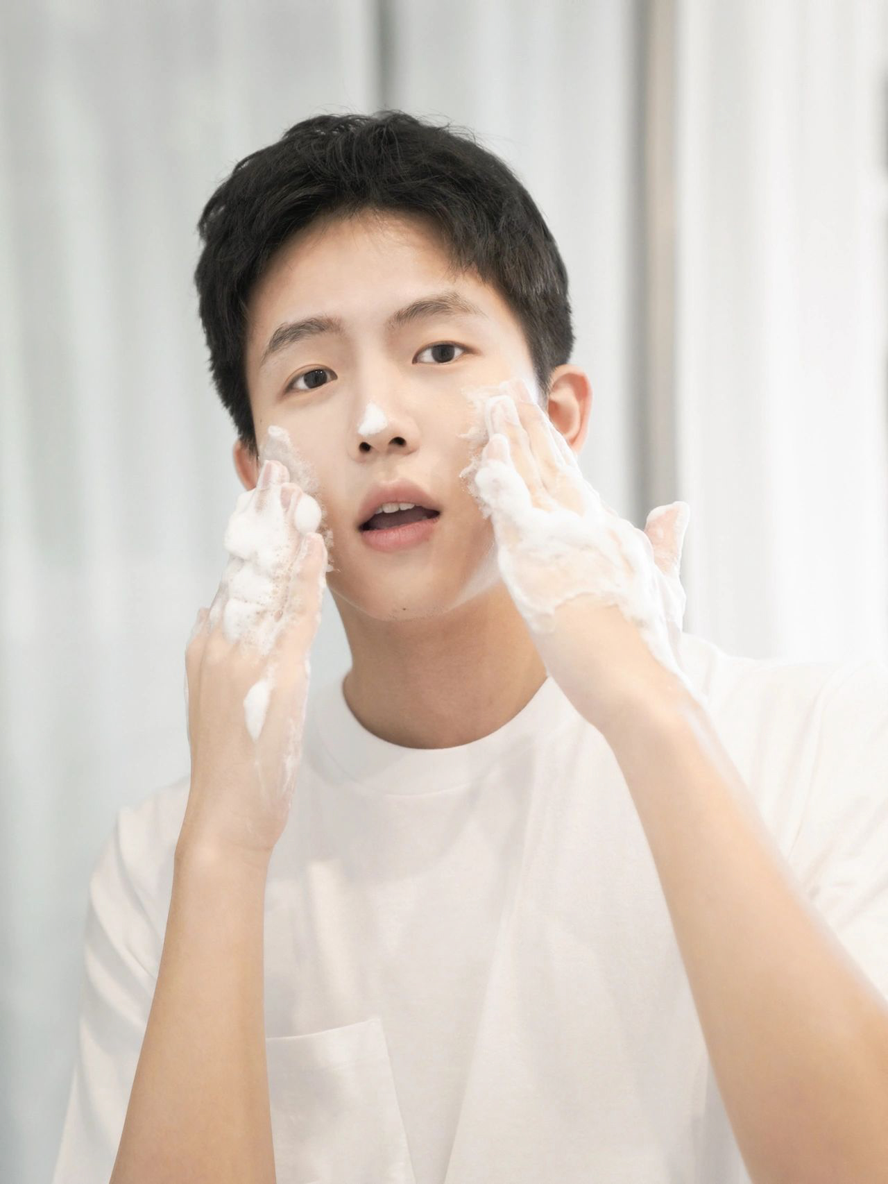 男士美白洗面奶十大排行榜,男士洗面奶控油美白哪个比较好