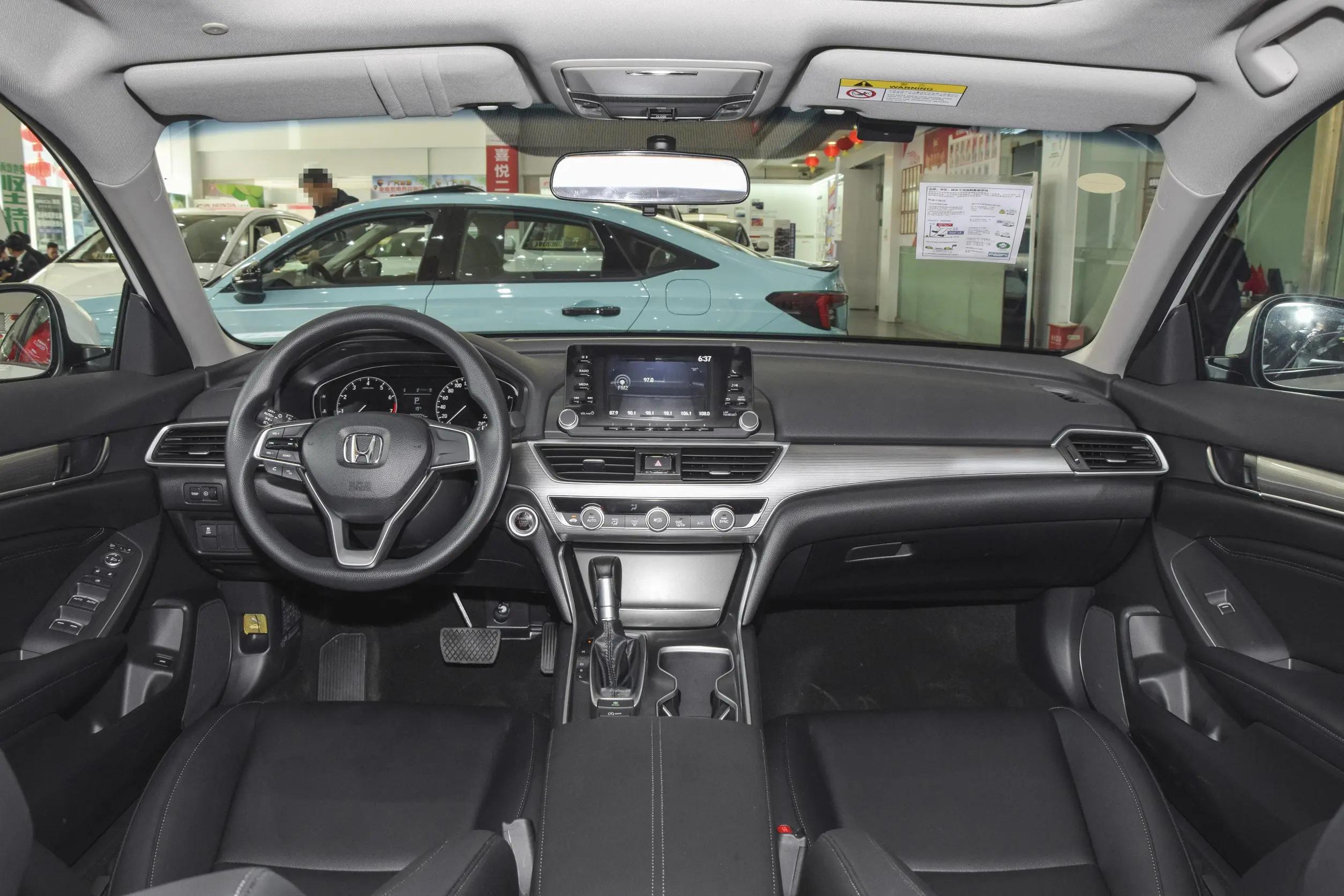 配备1.5t动力180马力,搭载1.5t发动机百公里油耗6.5l