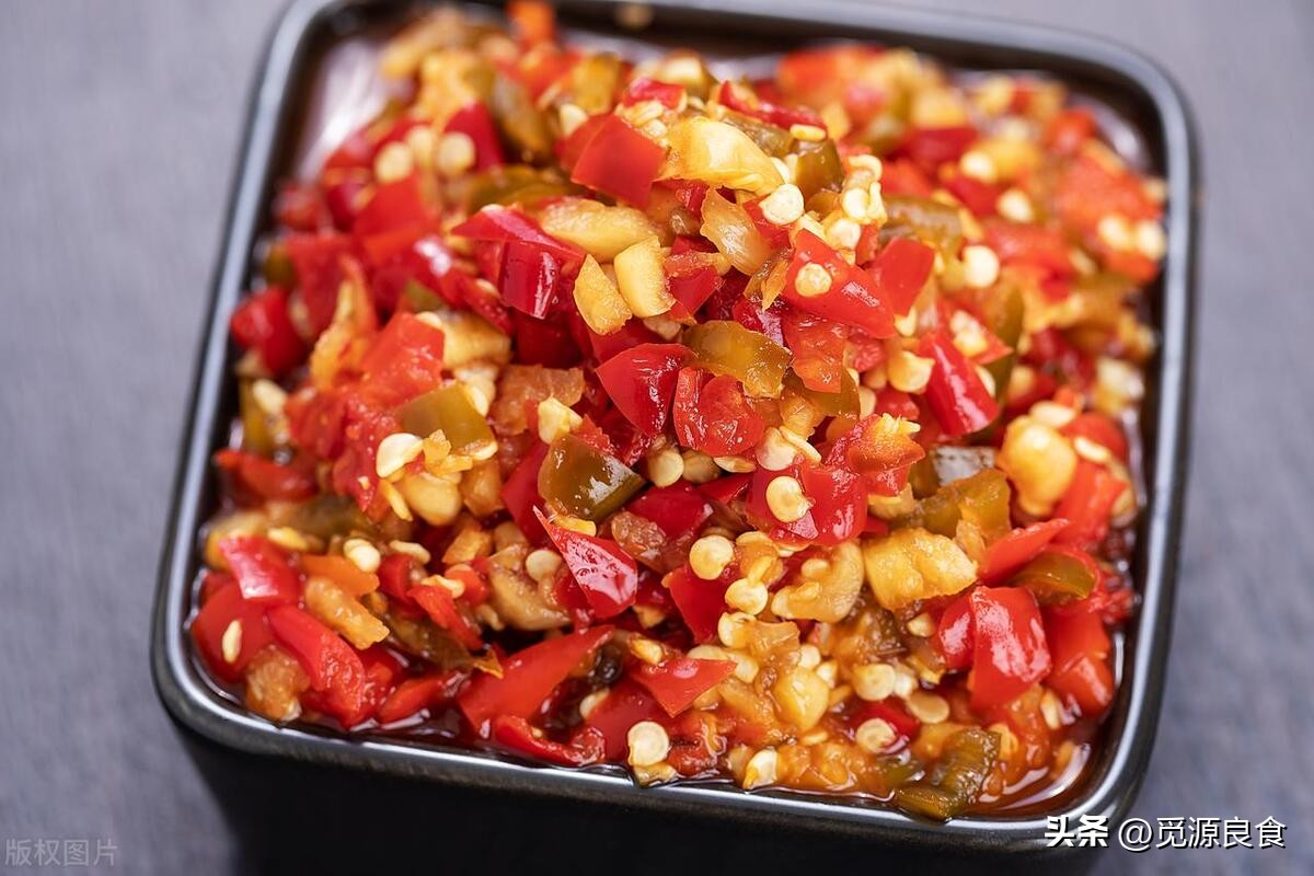 自制辣椒酱，只放盐是错的，牢记6个窍门，香辣入味，不发霉长毛