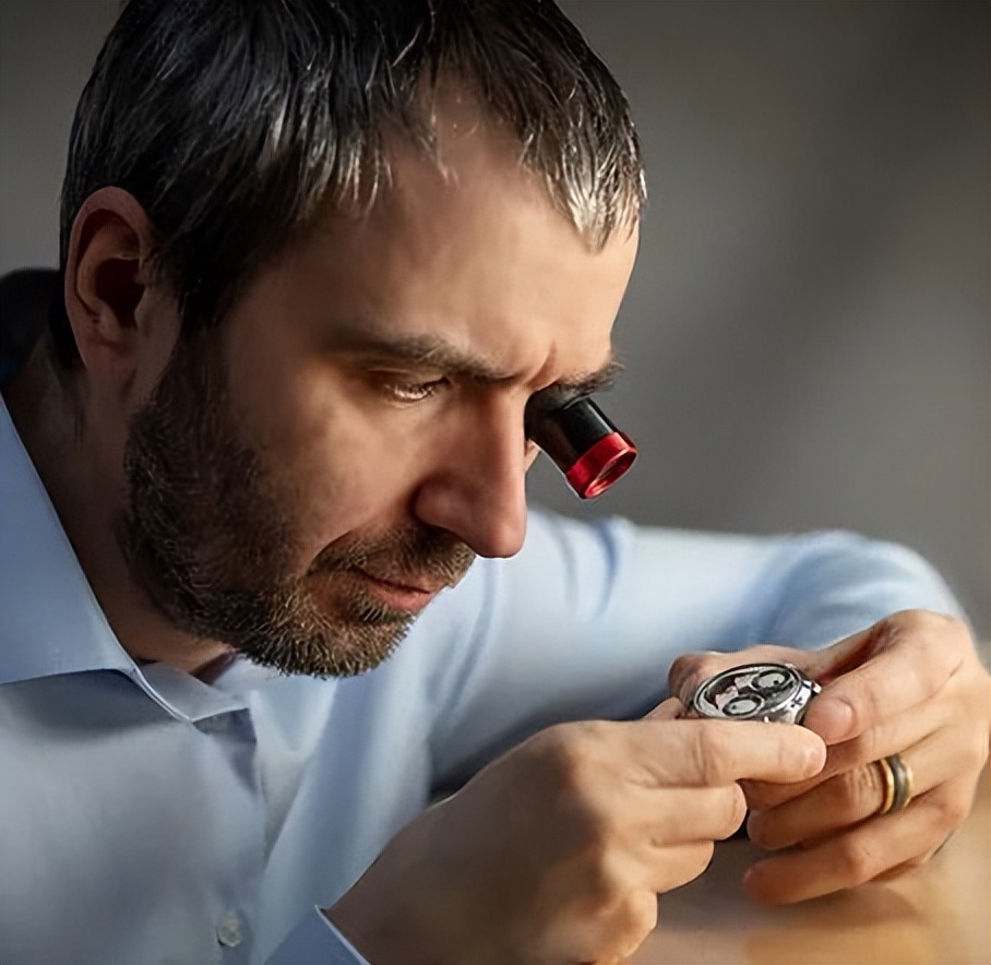 眼睛会动的手表见识过吗？直接让男人们肾上腺素狂飙！