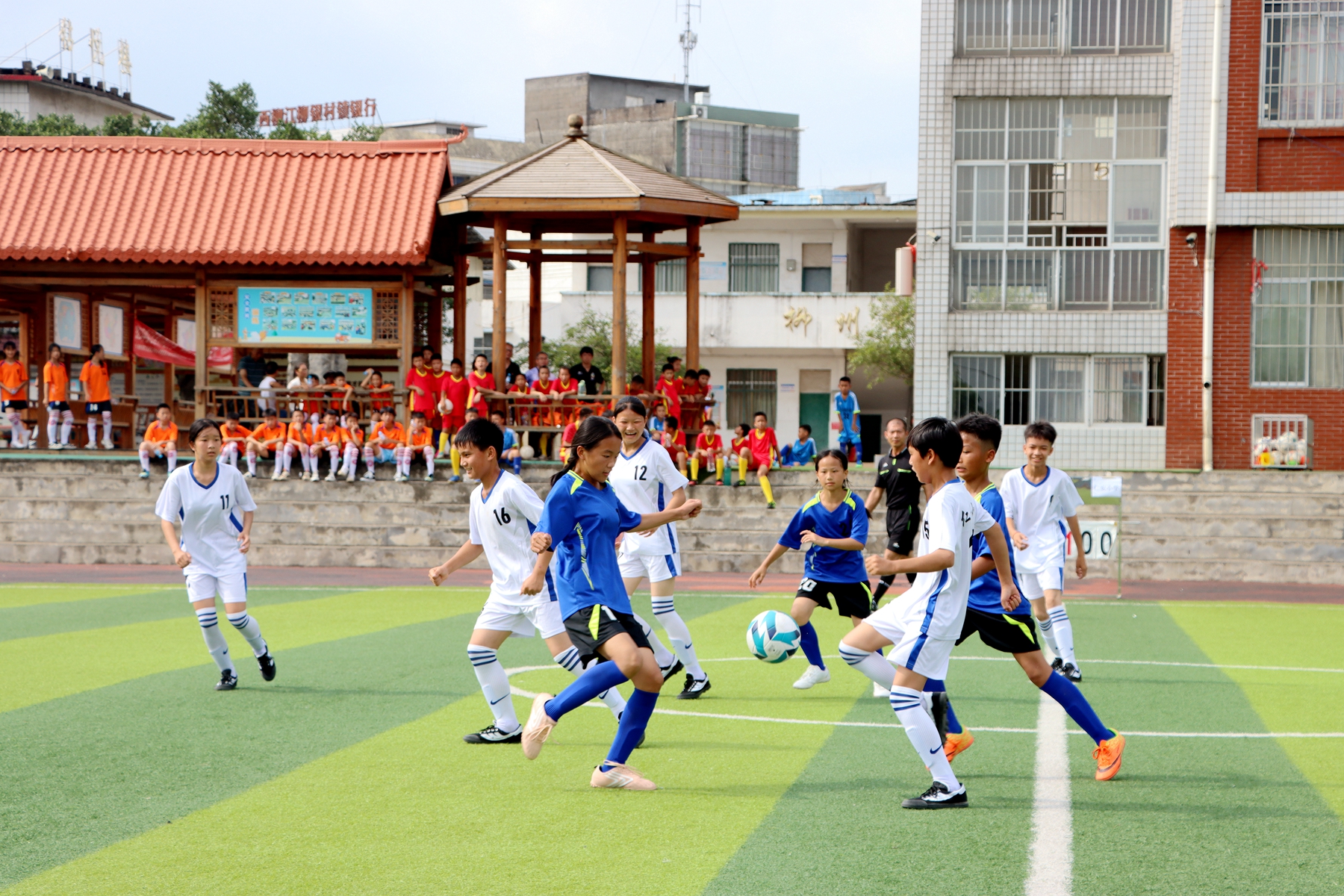 全县中小学生校园足球赛开赛,小学校园足球联赛开赛报道
