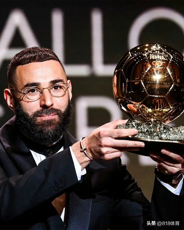 人生得意!本泽马戴350万理查德米勒名表领金球,莱万戴卡西欧400块