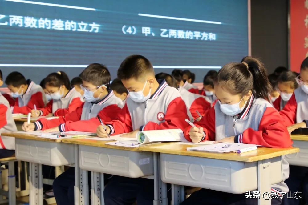 青岛君峰路中学携手莱西市济南路中学开展同课异构活动