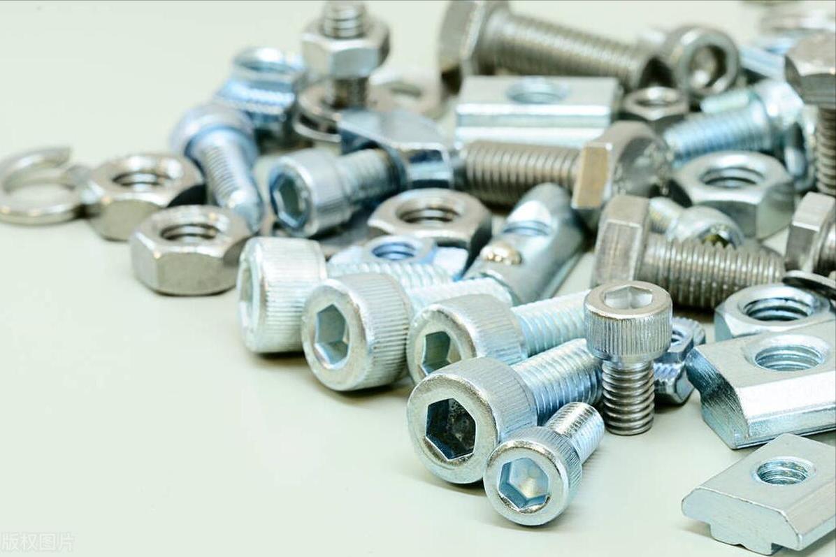 铝件加工后发黑,加工完的铝件放一段时间发黑原因