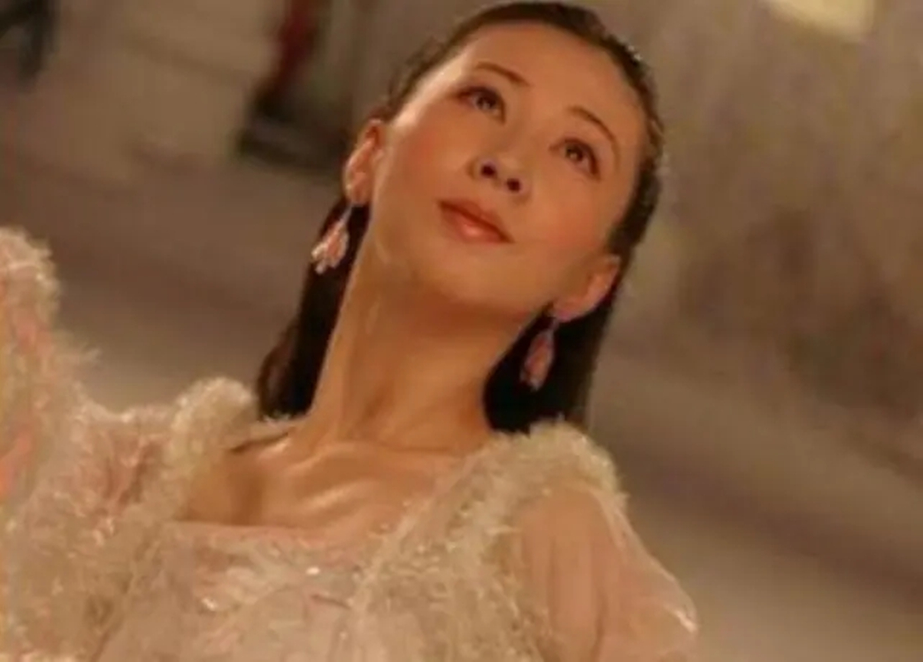 汤加丽：因“人体模特”和丈夫离婚，被父母嫌弃，如今46岁仍单身