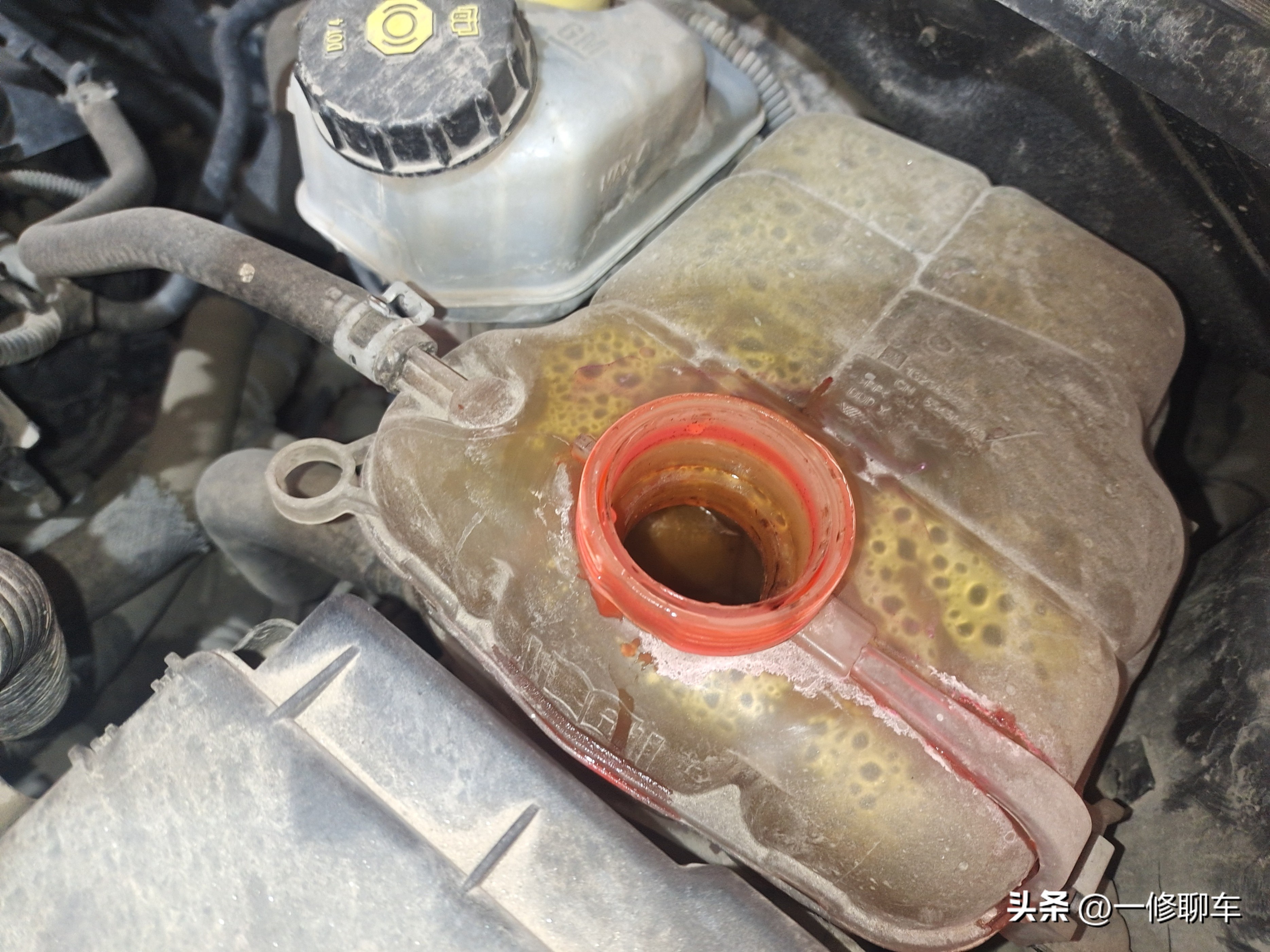 小车暖风一半热一半不热怎么回事,汽车开暖风不热还是凉风怎么回事