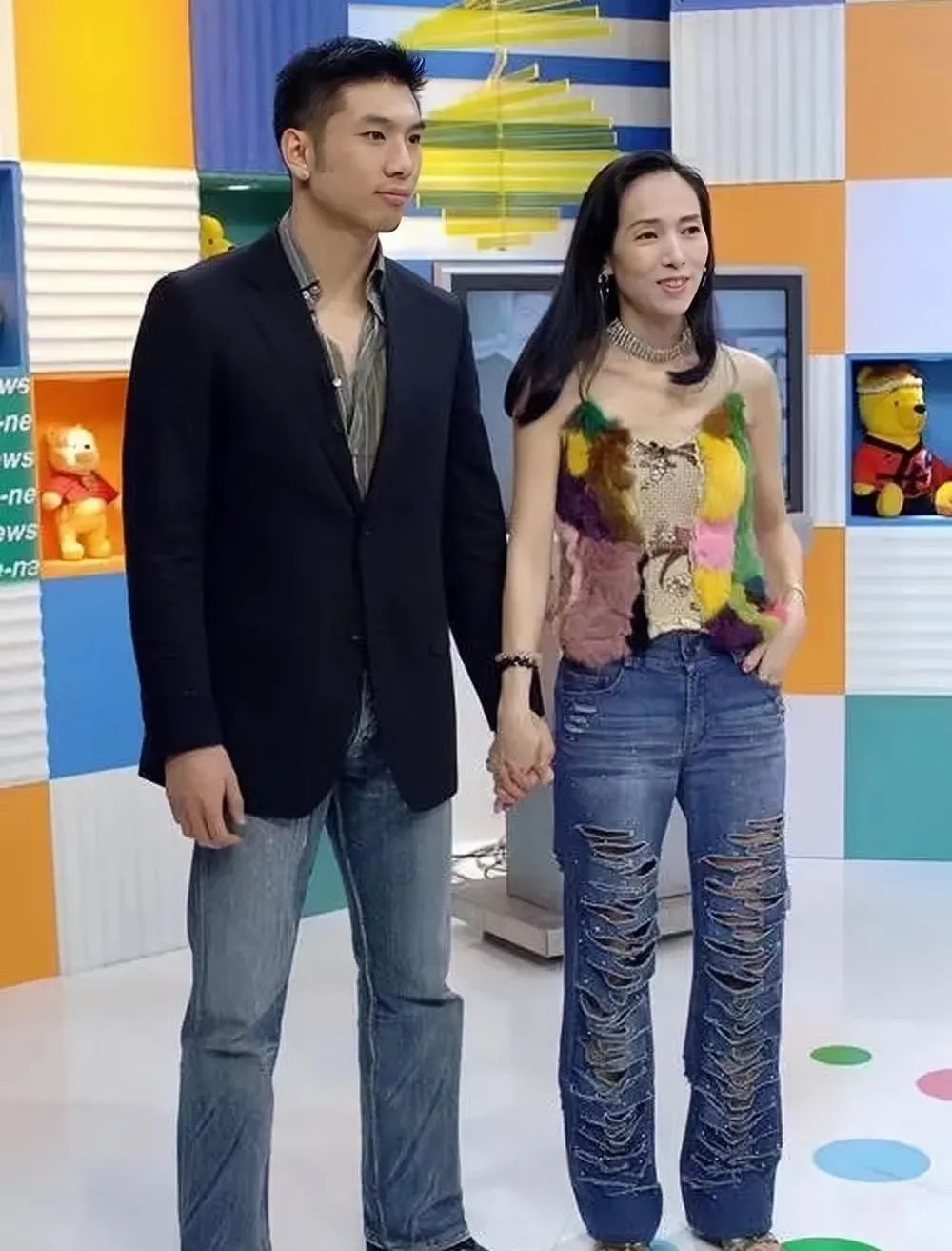 比汪小菲还疯的百亿富婆，5段婚姻历经*养包**、家暴后竟然不疯了？