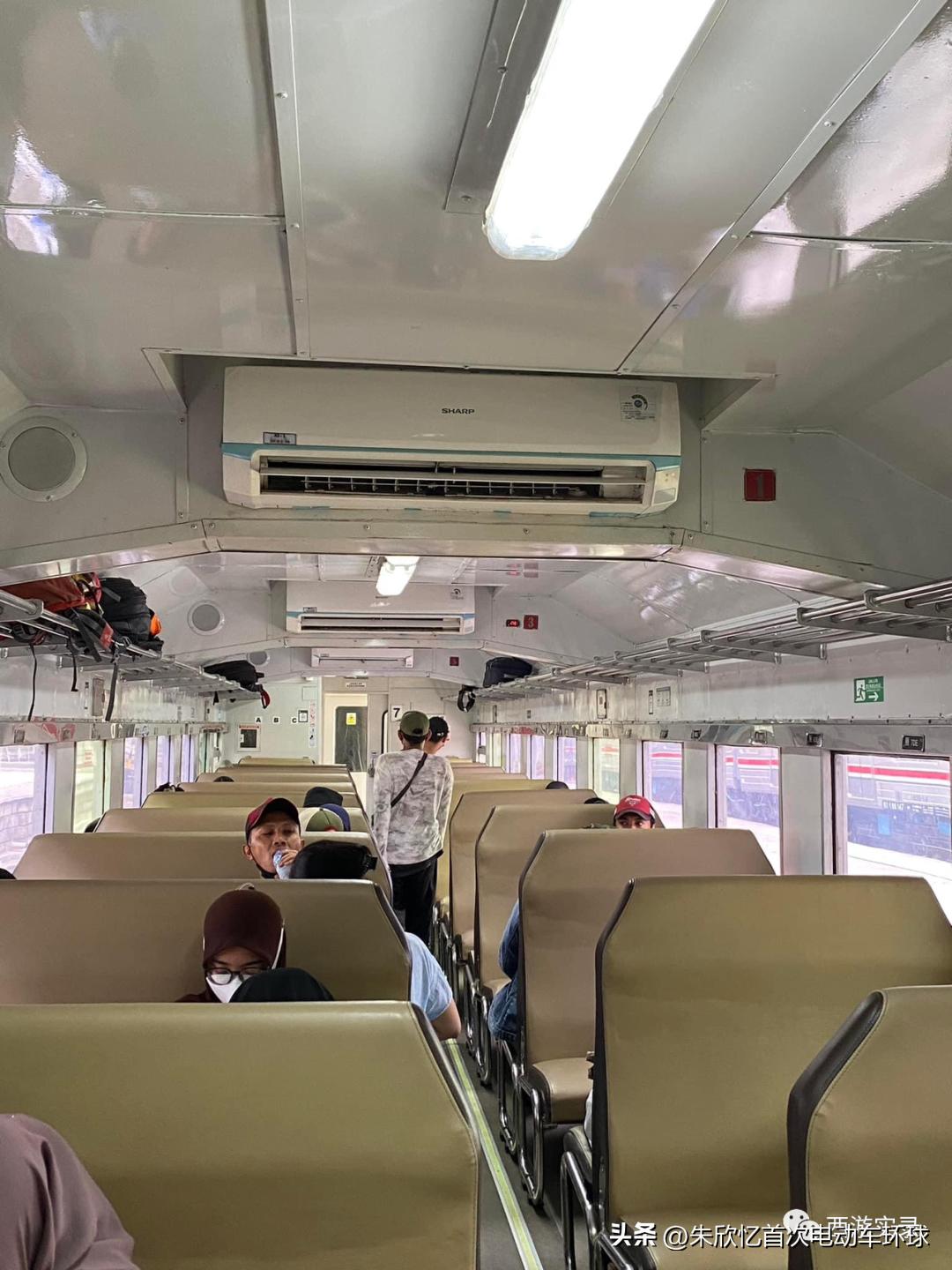 印尼进口中国火车车厢,印尼火车与高铁不一样