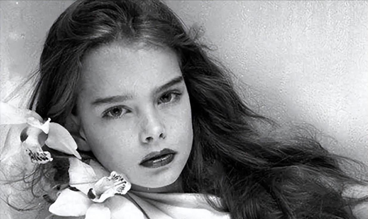 10岁全裸出镜，20岁声称自己仍是处女，“美国舒淇”的裸照风波