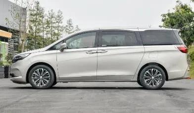 2022别克gl8es陆尊653t豪华型,别克gl8陆尊对比丰田