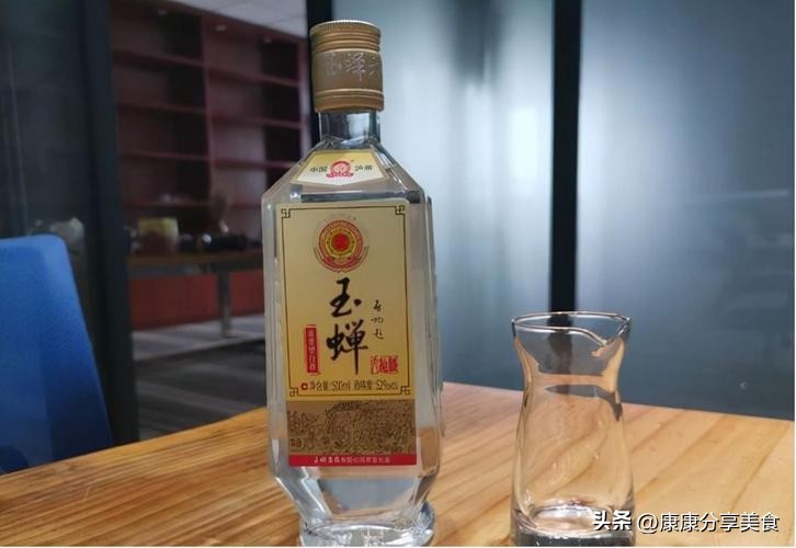 四川酒桌怪状：五粮液剑南春上不了桌，这3款“廉价酒”却成主角