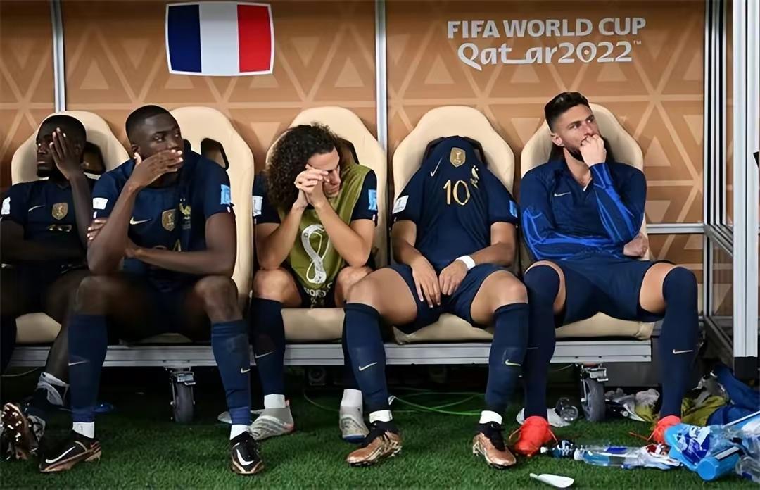 世界杯：法国输球之后抓内鬼？白人球员分功劳，黑人球员遭辱骂