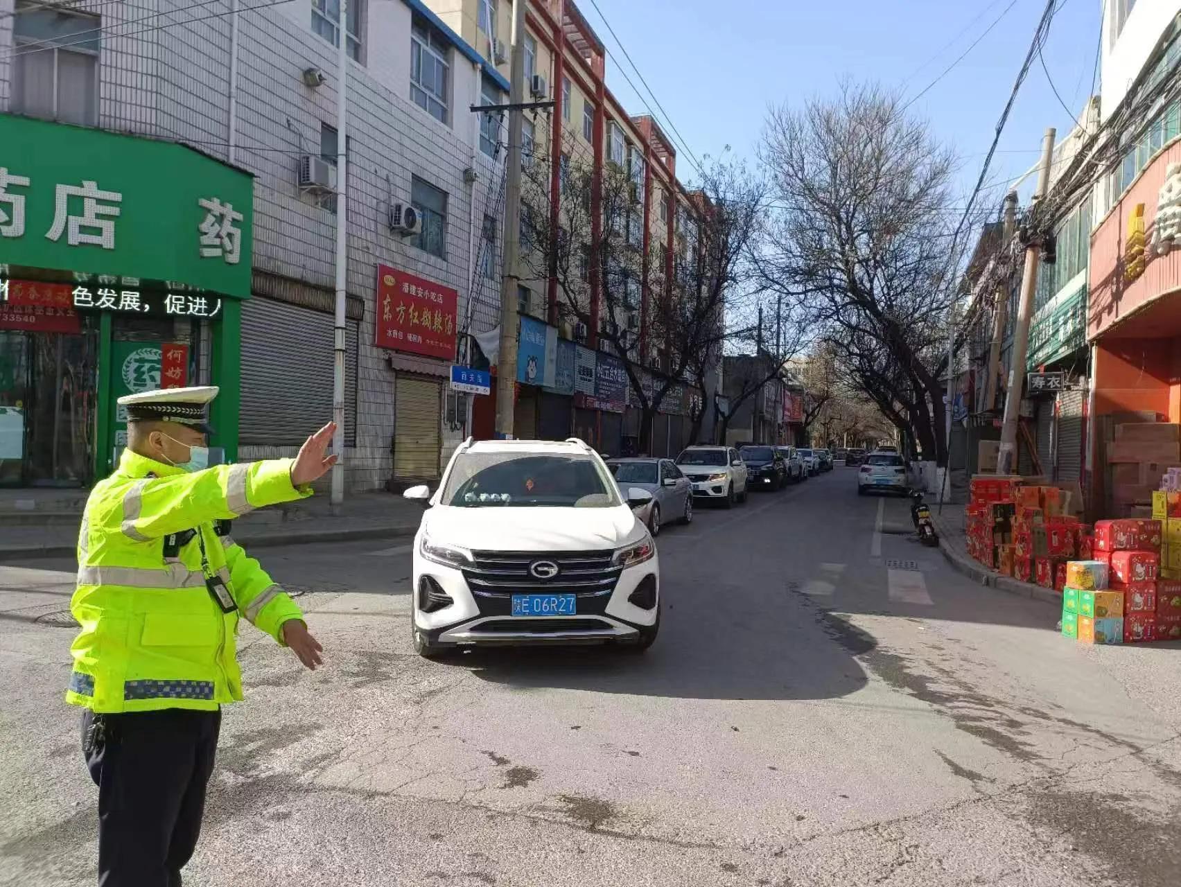 公安春节不打烊民警在岗保平安,县交警圆满完成春节安保任务