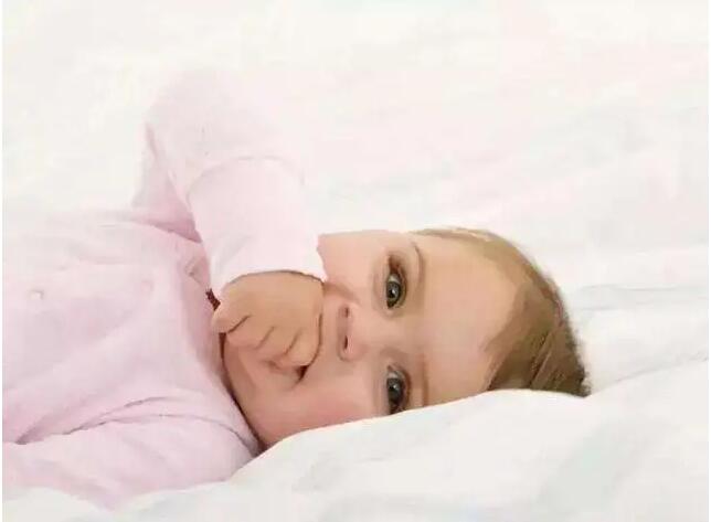 4岁小孩总吃手会怎么样,孩子4岁了还吃手