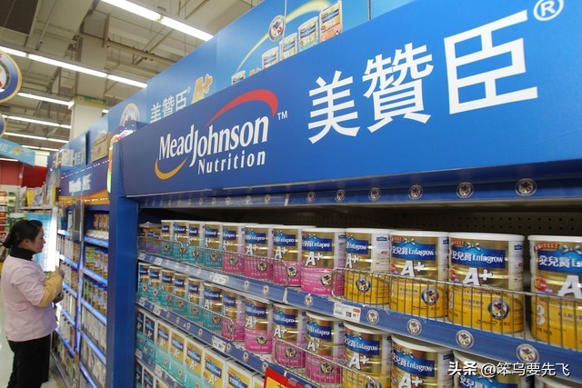 在美国奶粉企业是按照药品企业来进行监管的，而且不存在免检产品