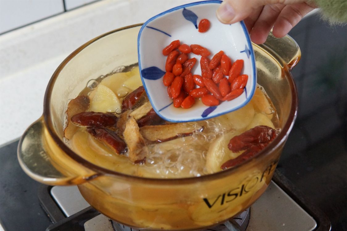 春天天气干燥煲什么汤可以滋润,冬天滋润营养又去燥的5道汤