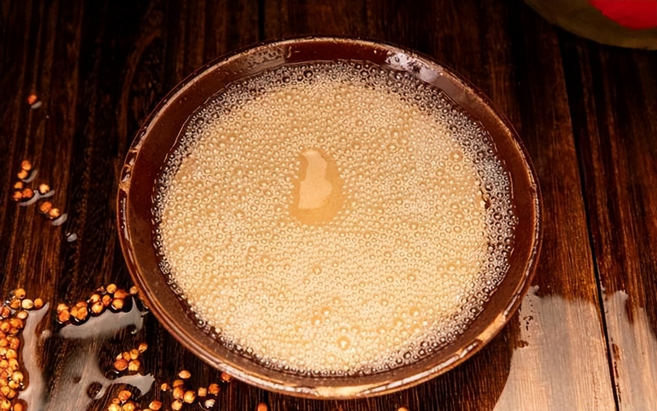 假酒又添“新成员”，网友却纷纷为其鸣不平？行家：难怪会上当