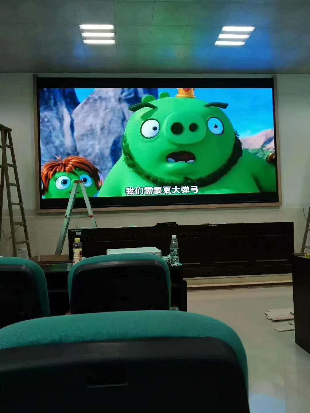 健身馆led全彩显示屏如何安装,健身中心led全彩显示屏本地厂家