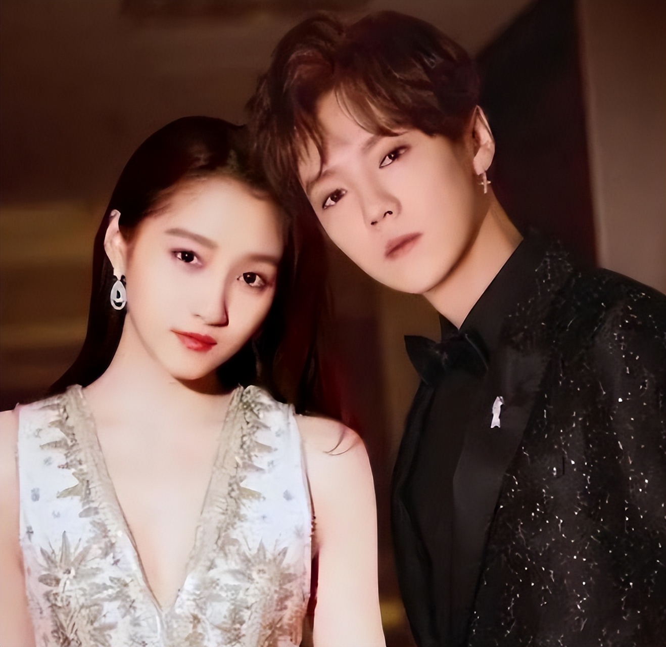 鹿晗巅峰期给足了关晓彤安全感,鹿晗炸裂视频