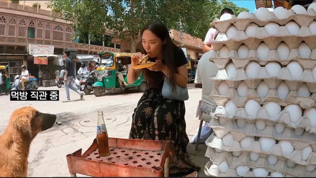 韩国女子单独在印度旅行，被男子跟踪性骚扰，掏生殖器还猥琐微笑