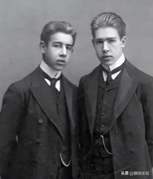 量子力学奠基人玻尔的历史地位,物理大神玻尔和爱因斯坦