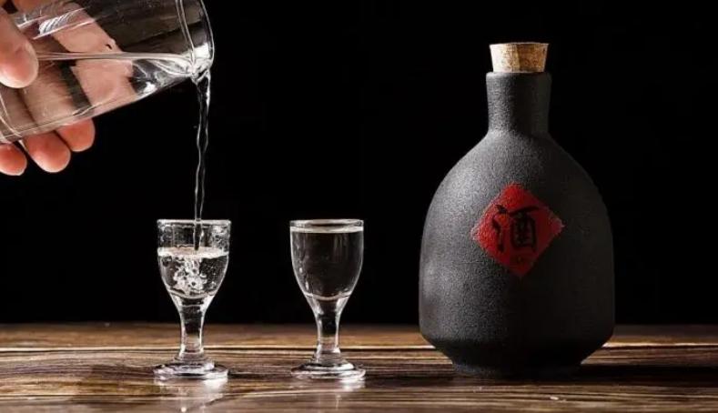 超市买酒安全,买白酒去超市还是去店里送人