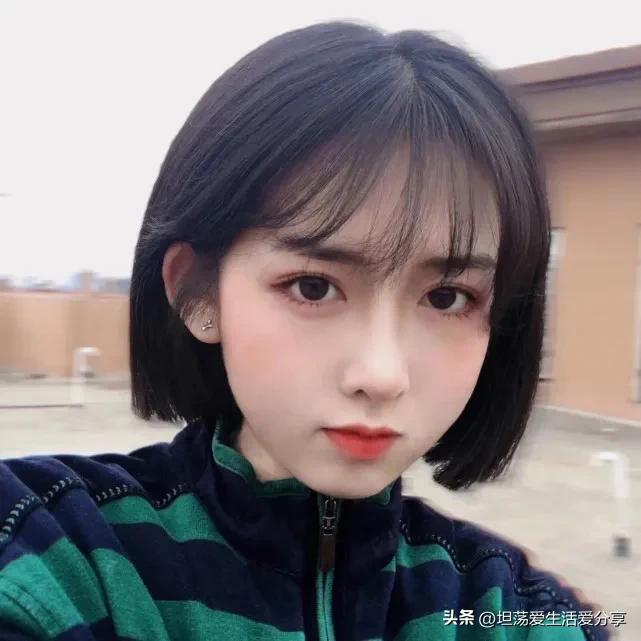 短头发蛋卷头发型正面,俏皮短蛋卷头戴什么帽子