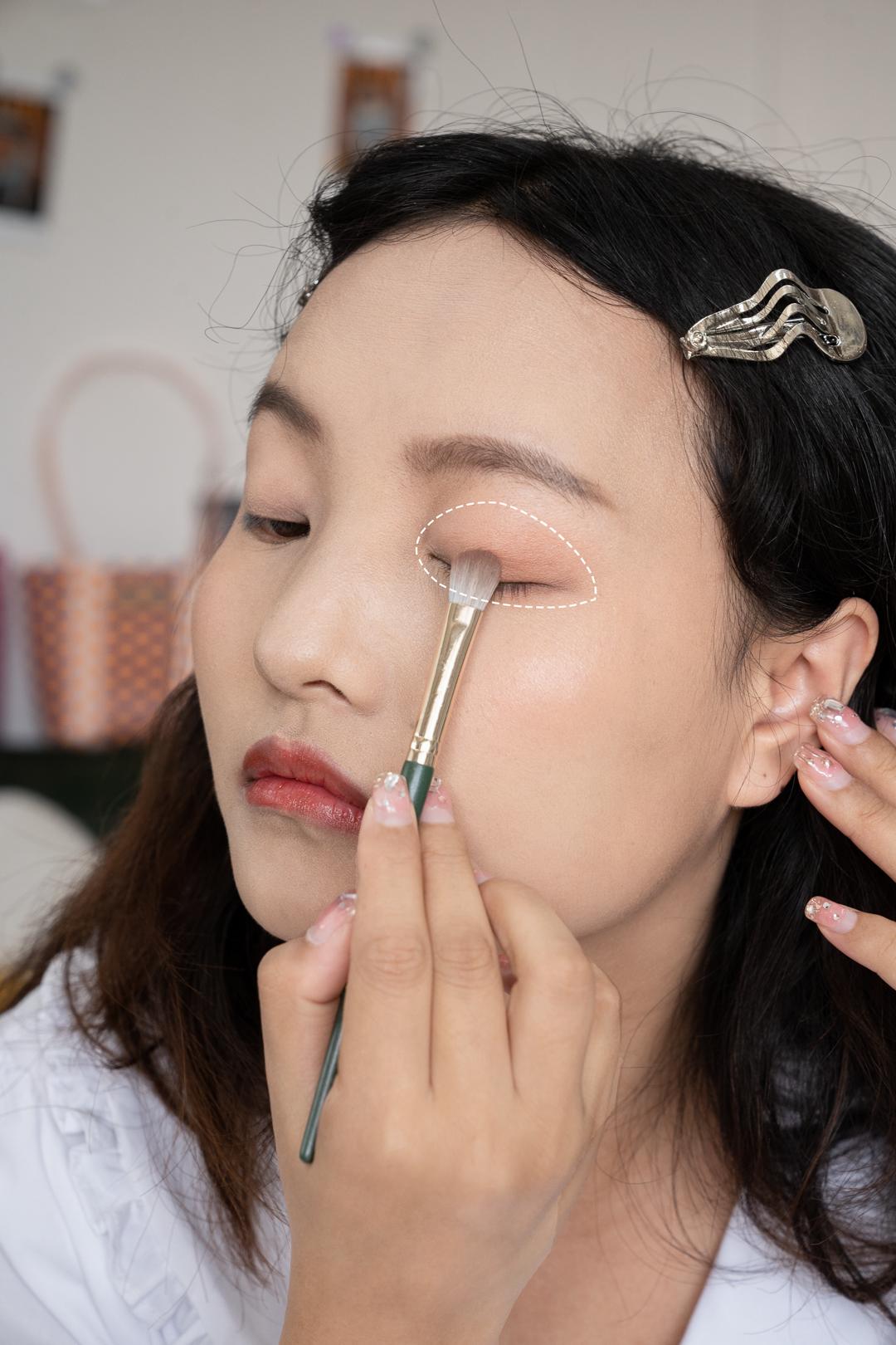 大眼画眼妆的技巧,原来眼妆才是换头的关键